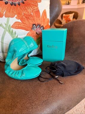 NEW! TIEKS BALLET FLATS “TIEK BLUE” PATENT LEATHER FOLDABLE NIB SIZE 8